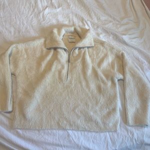 Abercrombie fuzzy white quarter zip, size Large